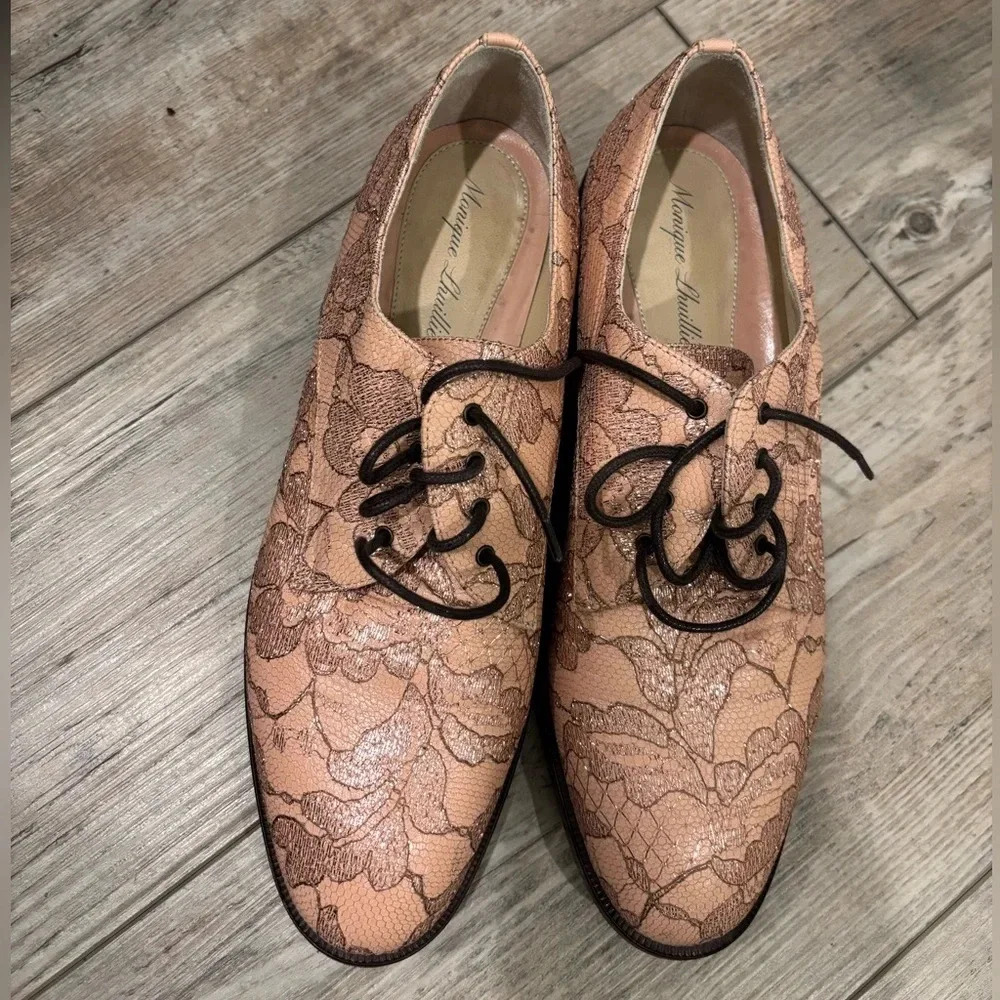 Monique Lhuillier Fall 2016 Devon Lace-Like pink tie shoes Woman’s 7.5